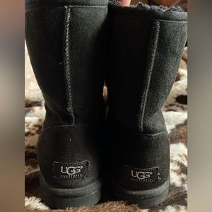 Black UGGS size 8